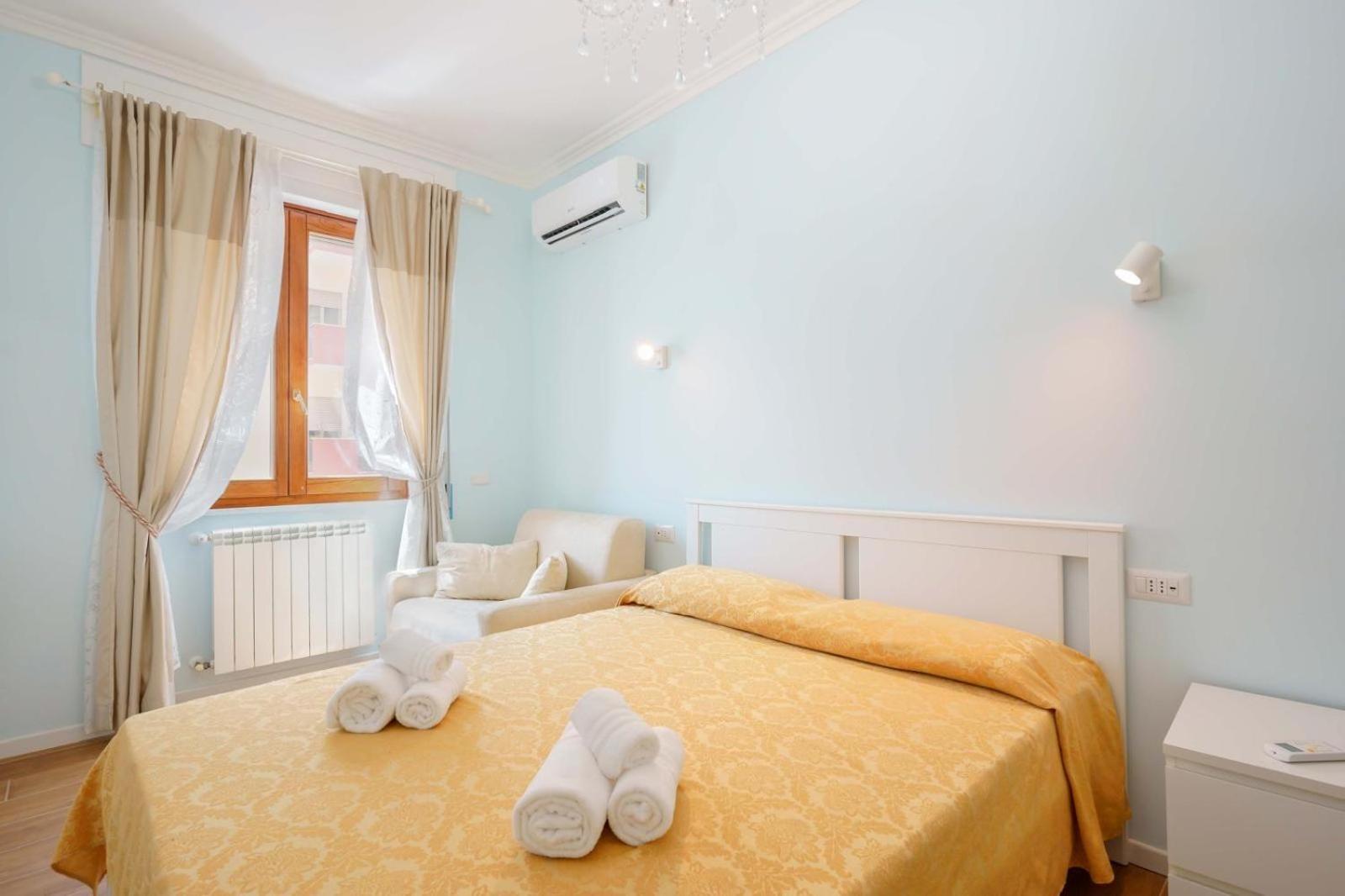Al Teatro Lirico Hotel Cagliari Exterior photo